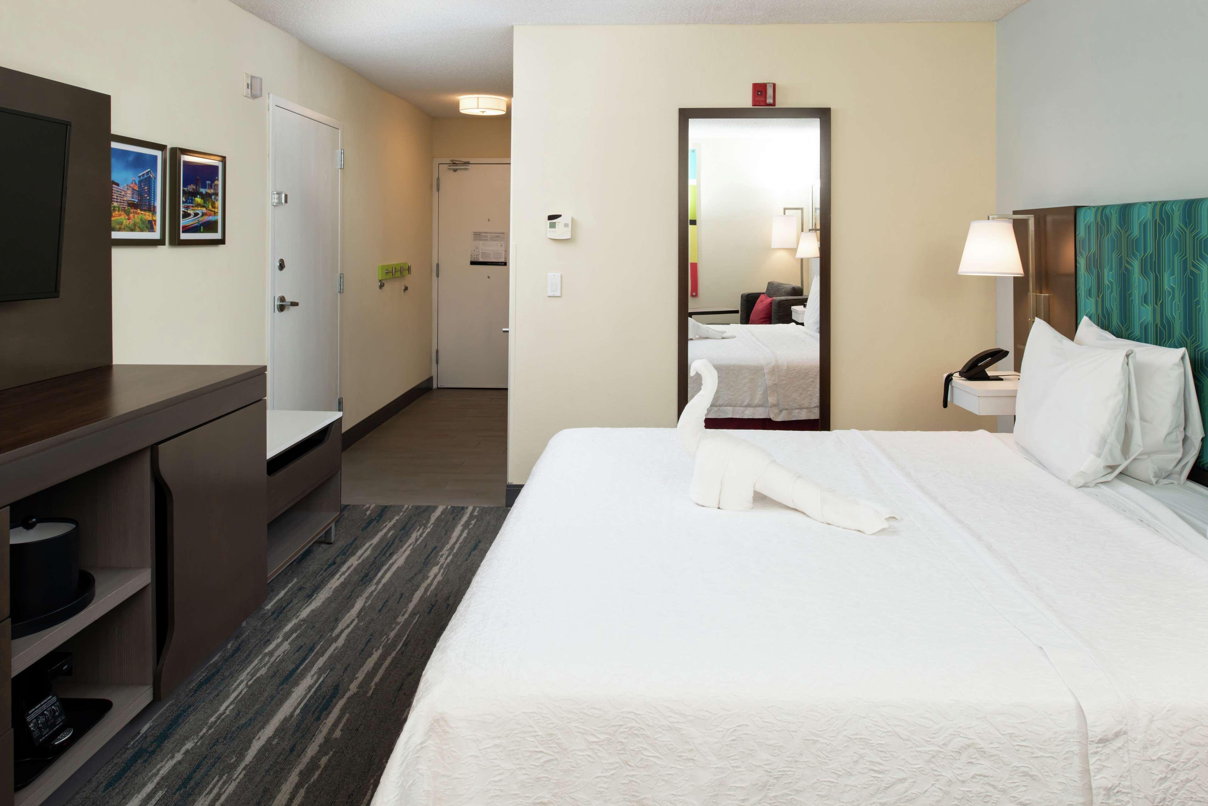 Hampton Inn Greensboro Airport Extérieur photo