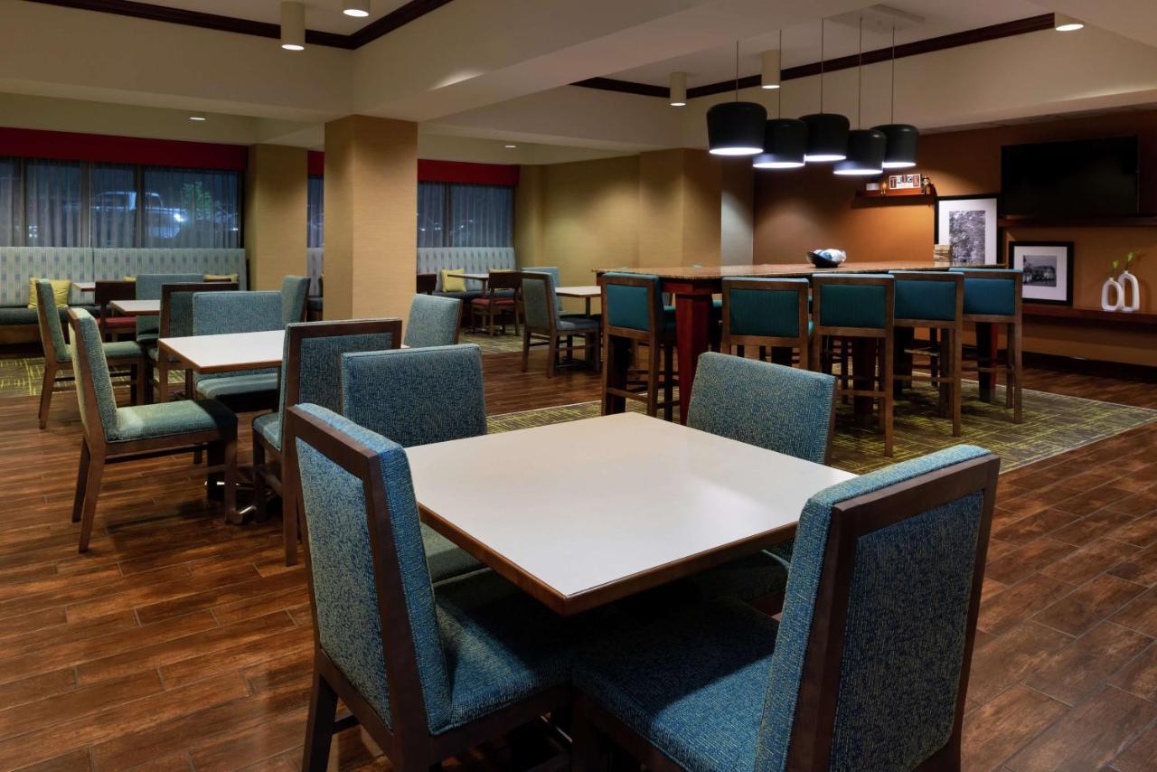 Hampton Inn Greensboro Airport Extérieur photo